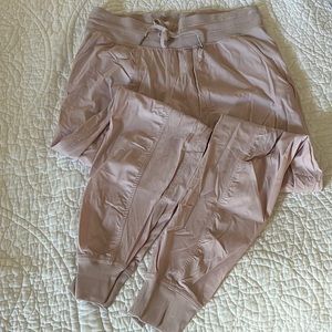 Lululemon Joggers - light pink size 8